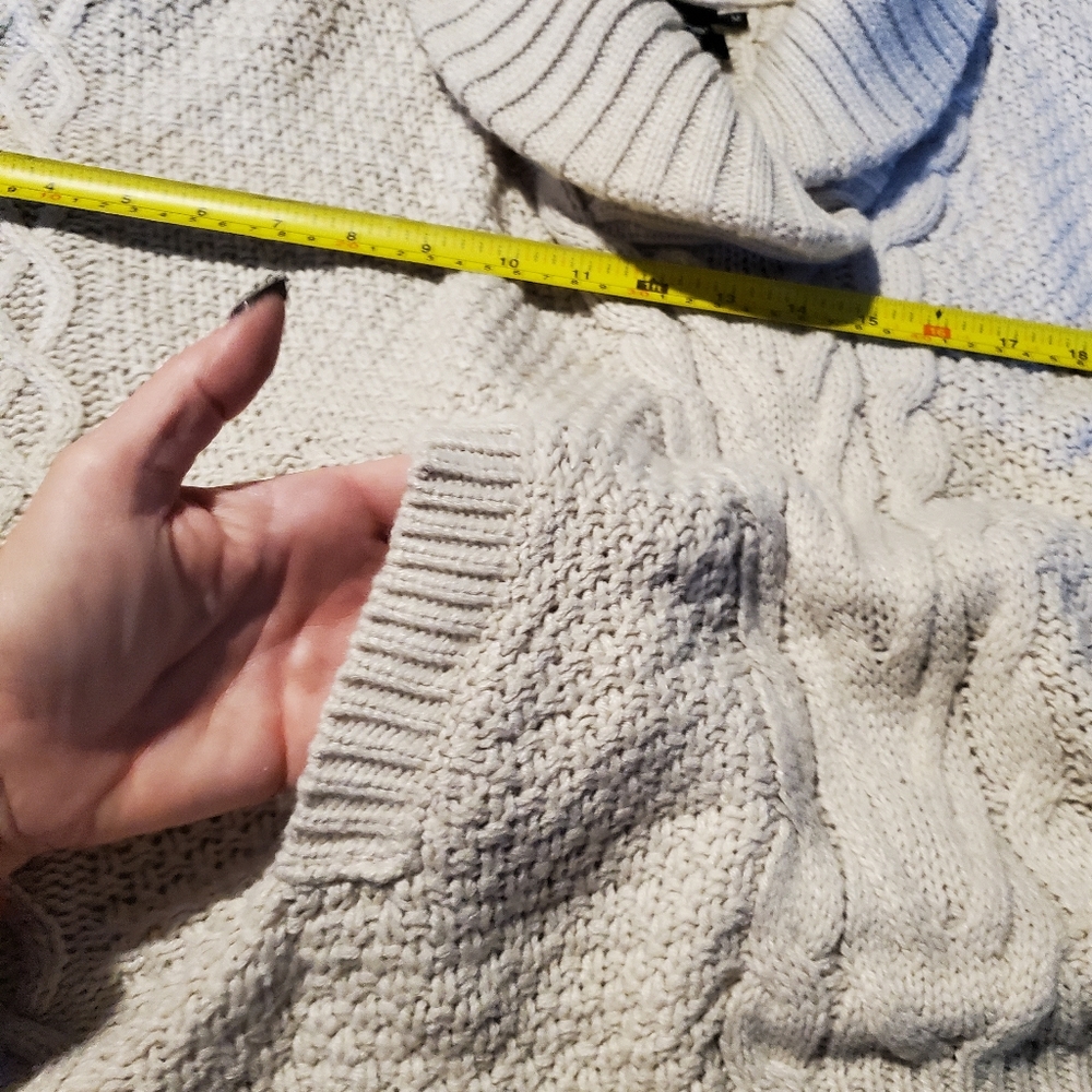 Sweater - Picture 4 of 8